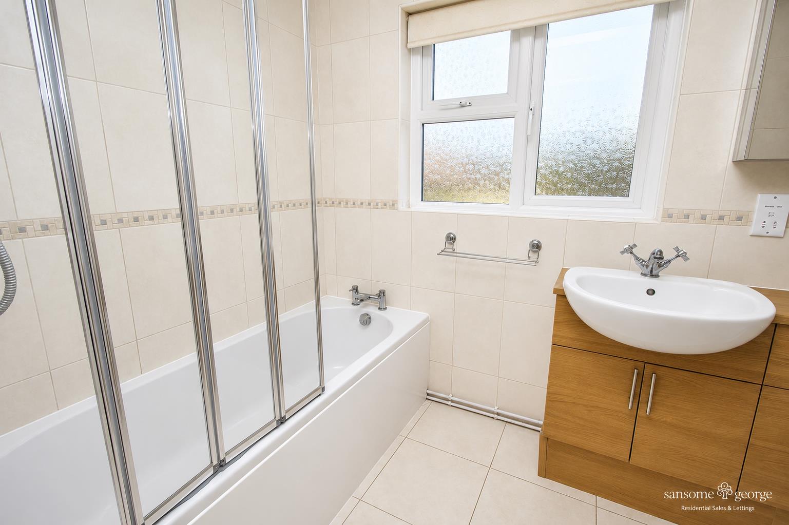 Simons Close, Tilehurst, Reading